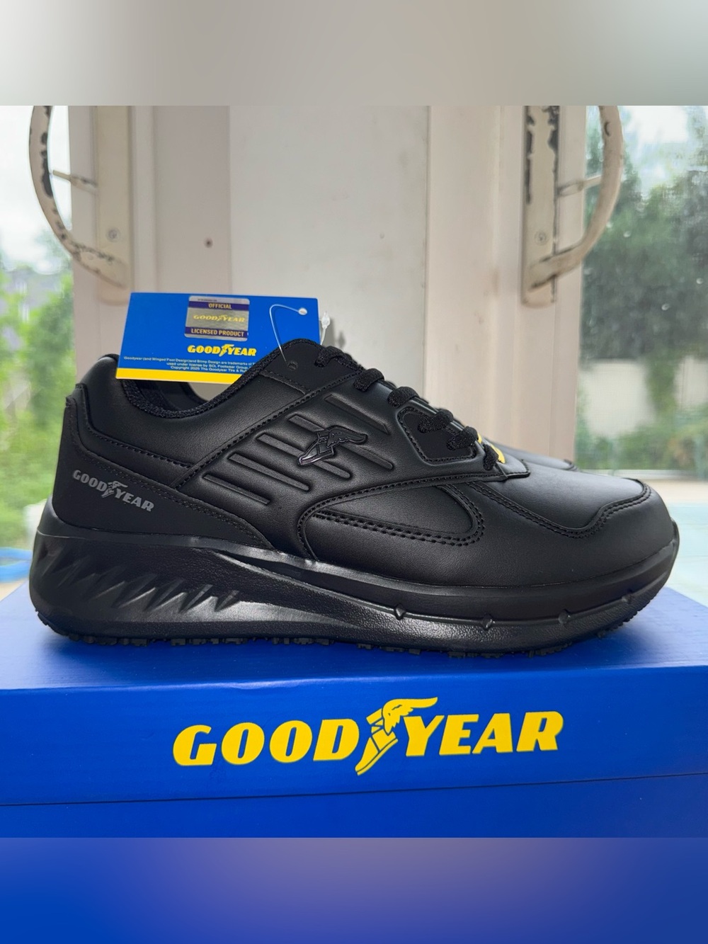 Women's Slip Resistant Work Shoes Black Memory Foam Restaurant Sneakers 9 M New